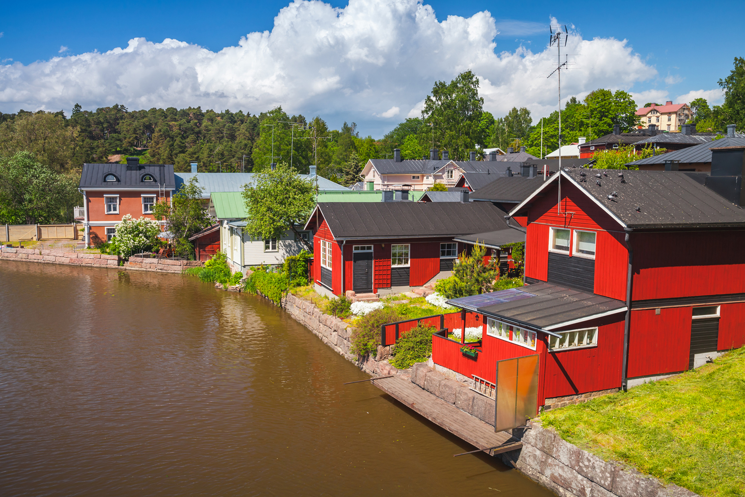 フィンランドの伝統的な住宅外観事例